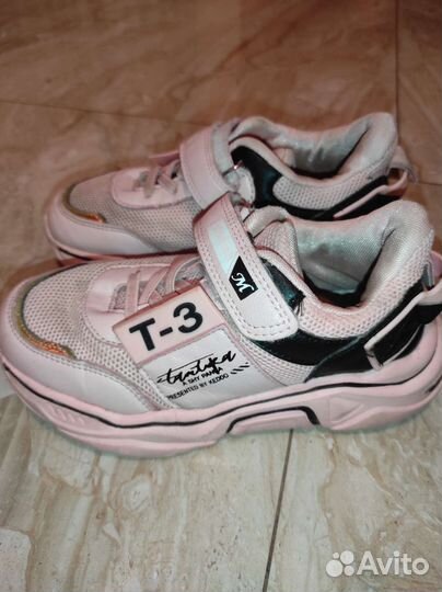 Кроссовки для девочки