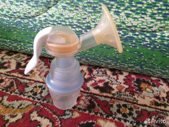 Продам молокоотсос Avent ручной с контейнерами