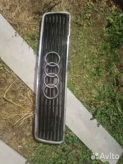 Решетка радиатора Audi V8