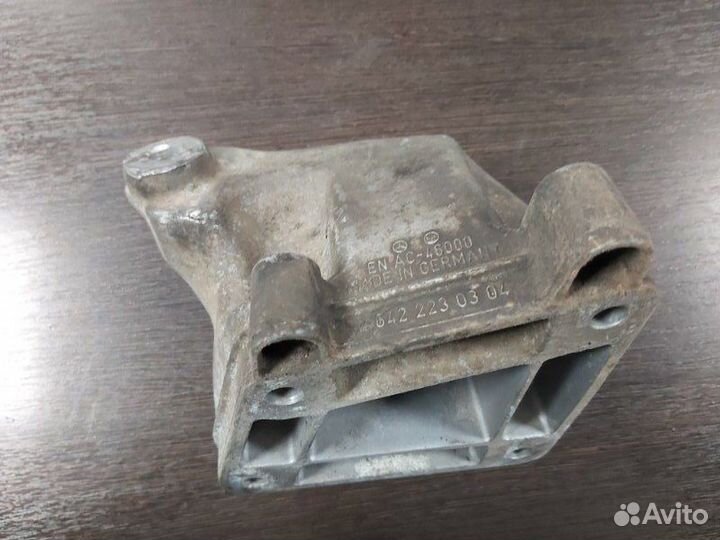 Кронштейн опоры двигателя Mercedes Gl 320 Cdi 164