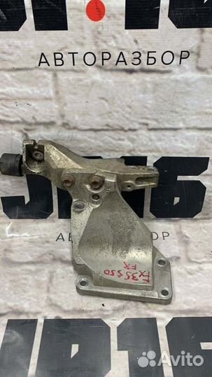 Кронштейн опоры двигателя передний правый Infiniti