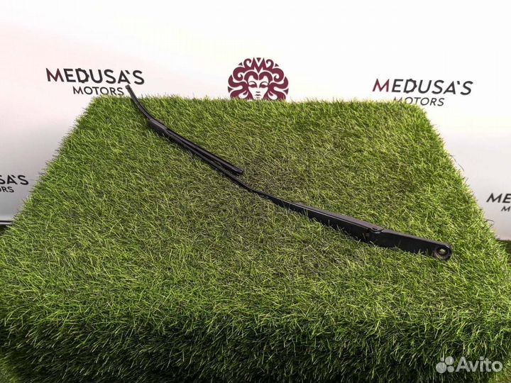 Поводок стеклоочистителя Audi A4 B9 2.0 дизель