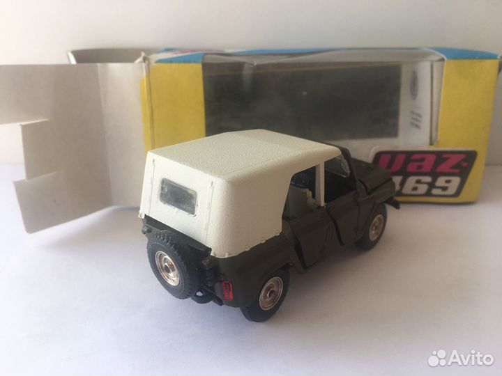 Модель УАЗ-469 А34 1/43 СССР в коробке