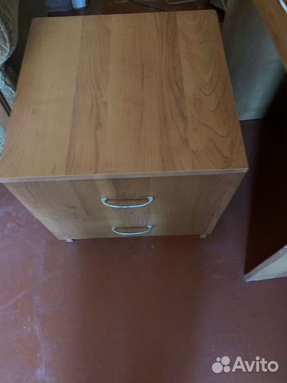 Тумбочка прикроватная бу