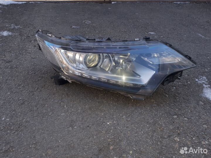 Фара передняя правая для митсубиси аутлендкр 3
