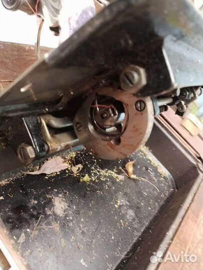 Швейная машинка в рабочем состоянии без станины