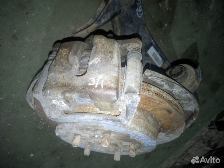 Кулак / рычаг задний L Land Rover Discovery 3