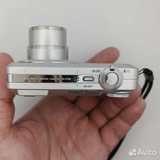 Цифровой фотоаппарат Casio Exilim EX-Z750