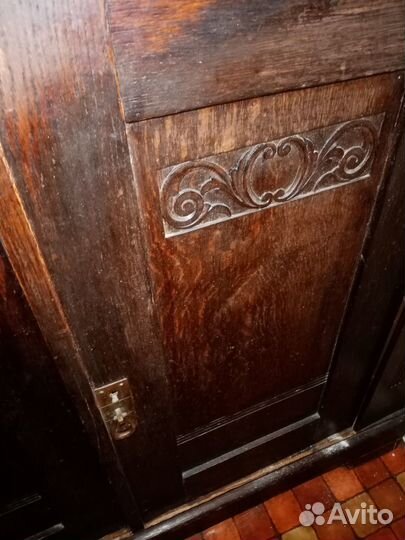 Буфет старинный антикварный 19 века с резьбой