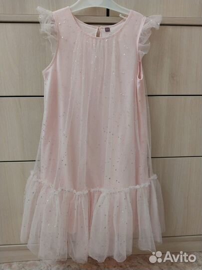 Платье нежно-розового цвета для девочки