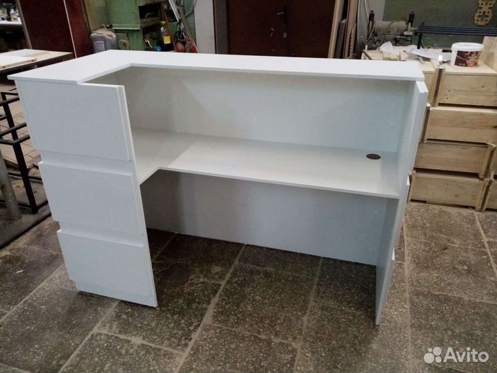 Стойка ресепшн угловая, новая