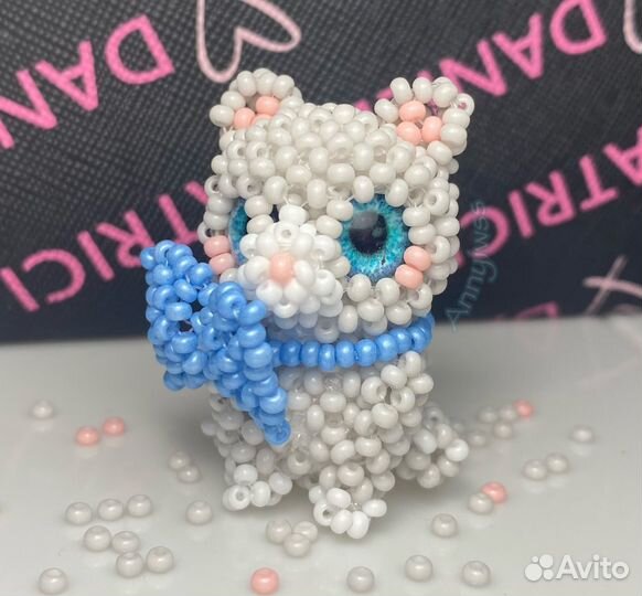 Котёнок амигуруми из бисера