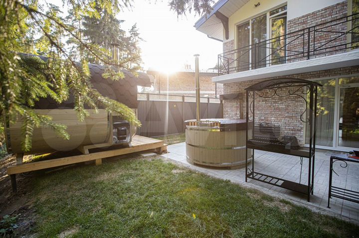 Дом 180 м² на участке 8 сот.