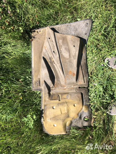 Ковролин на мерседес 124