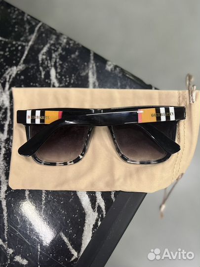 Солнцезащитные очки burberry