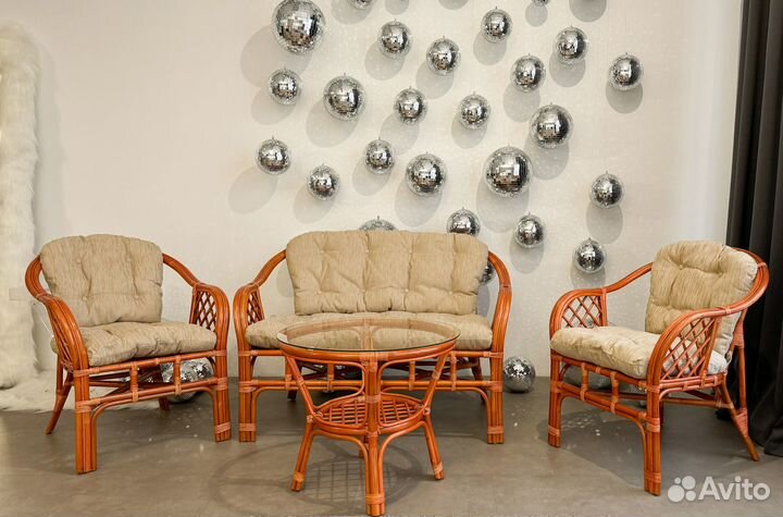 Комплект из ротанга с диваном
