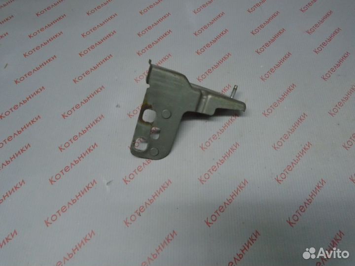 Nissan 62293-BV030 Кронштейн левый