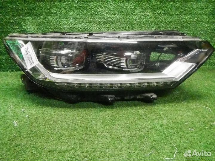 Фара правая Volkswagen Passat