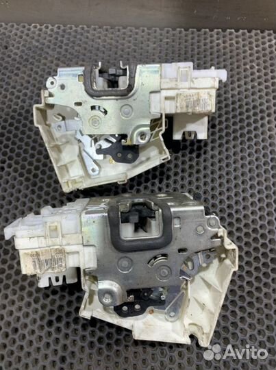 Замок двери задний Мерседес W164 ML 164