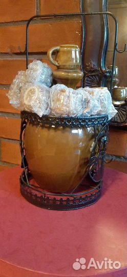 Кувшин со стопками