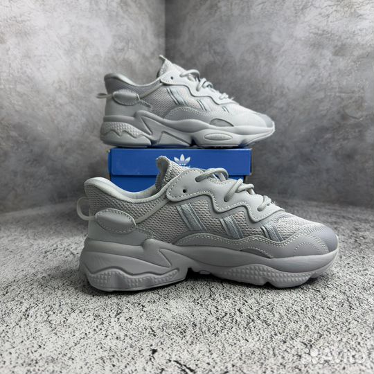 Кроссовки adidas ozweego