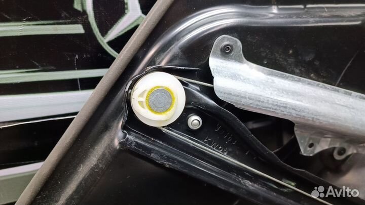 Задний правый стеклоподъемник Mercedes W164