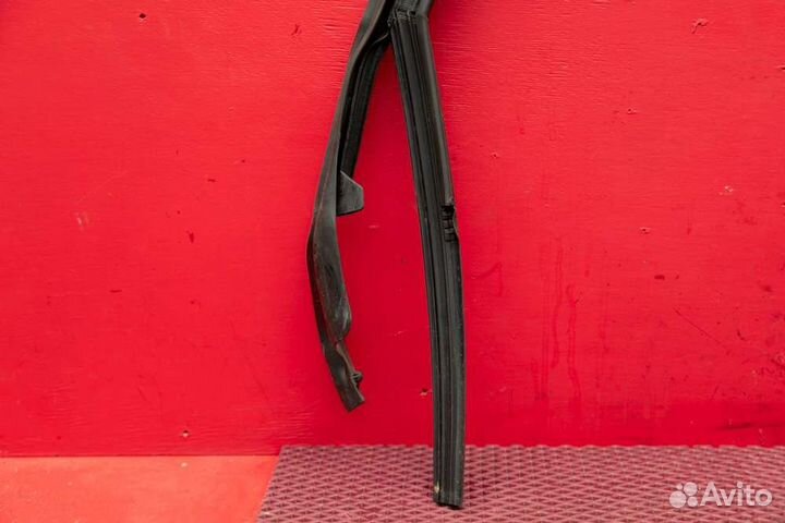Уплотнитель стекла двери задний левый Audi A6 C7
