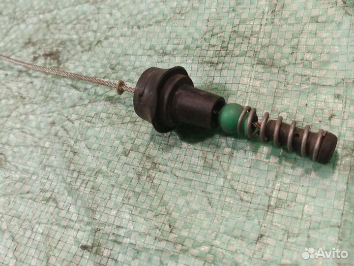 Трос газа Volkswagen Passat B4 1.8L