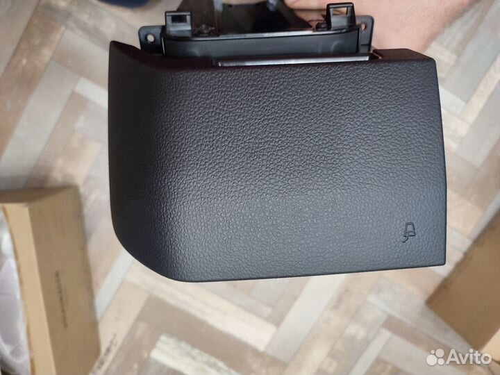 Подстаканник на T6 2016-2019 7E5858601J 81U