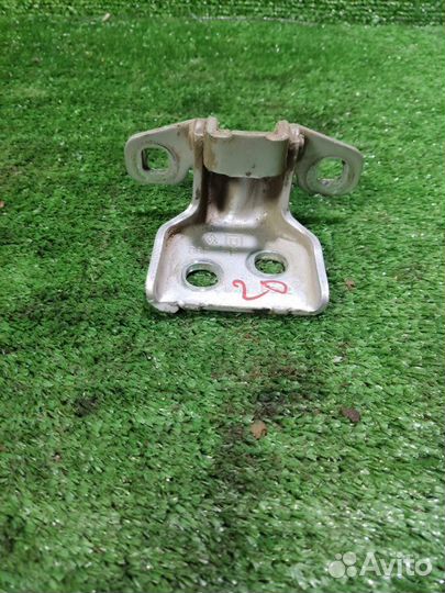 Петля двери Renault Logan