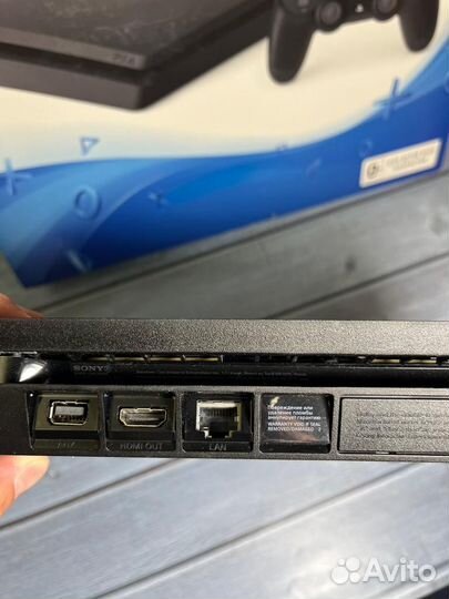 Sony Playstation 4 slim + UFC 4