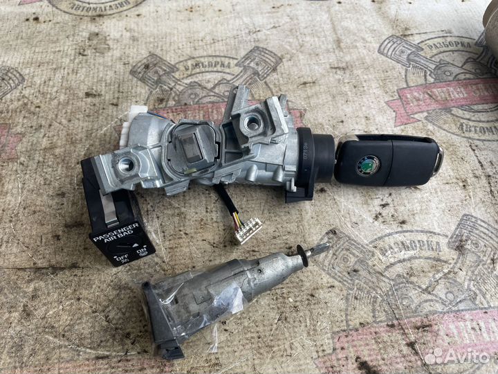 Комплект личинок и замок зажигания шкода йети