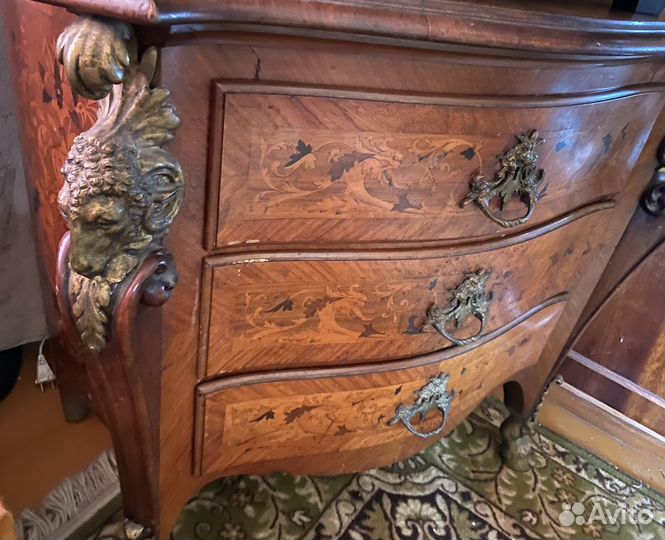 Антикварная тумбочка