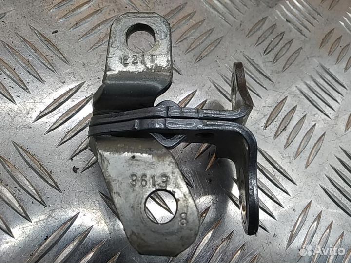 Петля двери Chevrolet Cruze