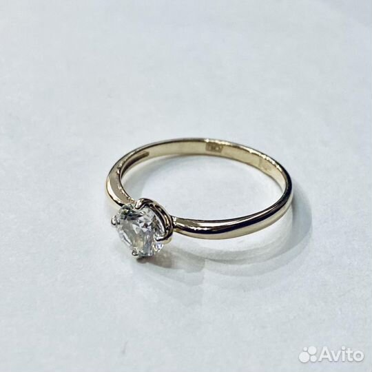 Золотое кольцо с камнем