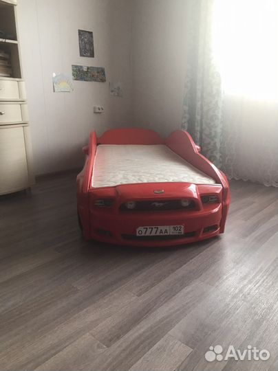 Детская кровать машина с матрасом