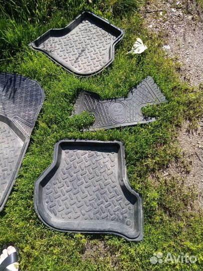 Автомобильные коврики резиновые