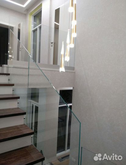 Стеклянное ограждение для лестницы