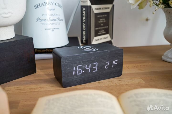 Настольные часы/ беспроводная зарядка