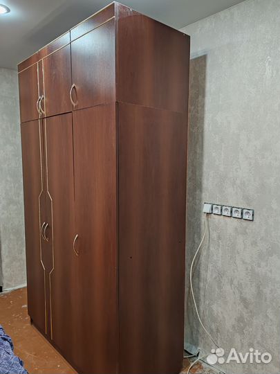 Шкаф распашной бу с полками