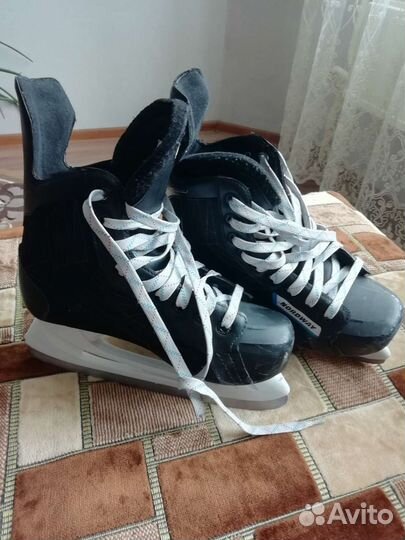 Коньки хоккейные