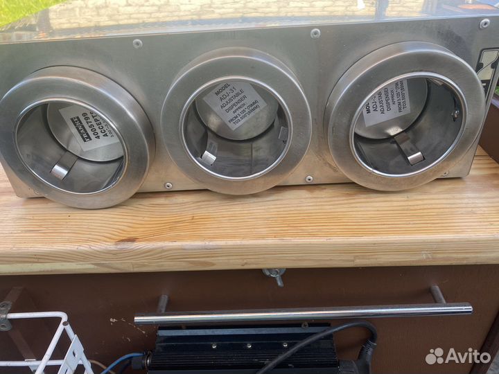 Диспенсер для стаканов