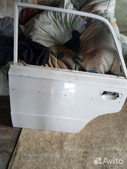 Левая задняя дверь