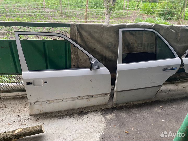 Запчасти на mercedes benz w124