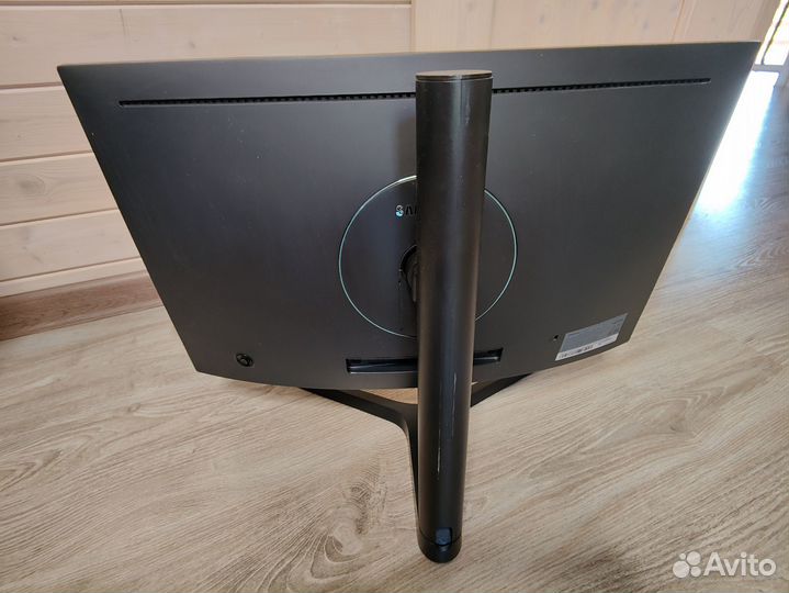 Игровой монитор Samsung 24 FHD Curved 144Hz qled