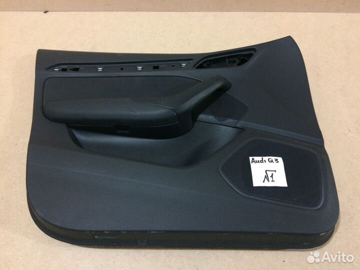 Обшивка двери Audi Q3