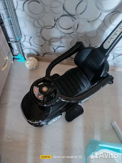 Детская машинка каталка с ручкой