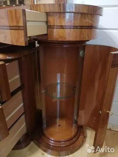 Трюмо с зеркалом