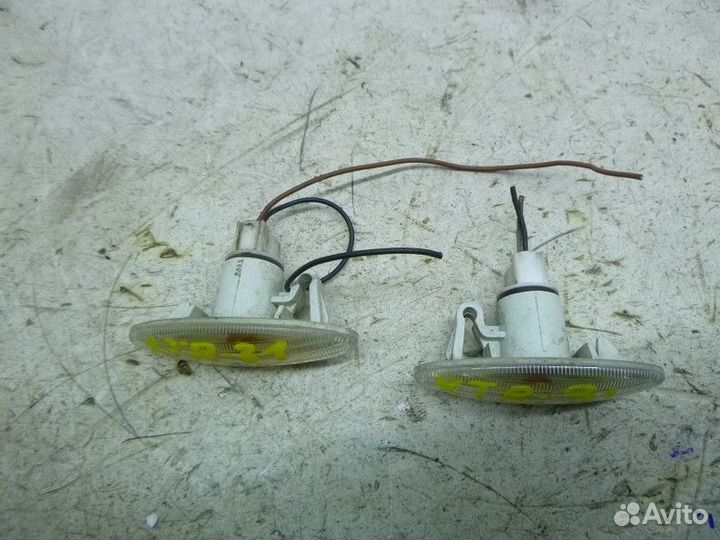 Повторитель на крыло левый Nissan X-Trail II (2007