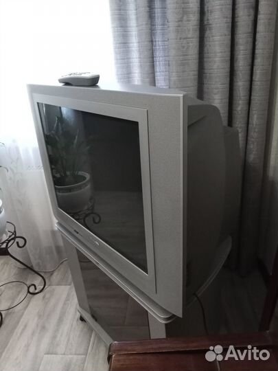 Телевизор с тумбой